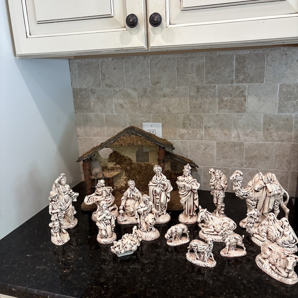 Vintage Atlantic Mold Nativity Set 17 Piece Ceramic Figures w/ Stable Christmas